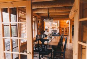 Game Room Hot Tub & Sauna in Rustic Log Cottage