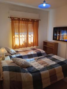 ALQUILER FAMILIAR , Depto 2 dormitorios, SE PAGA AL LLEGAR, ANTES NO, en planta baja