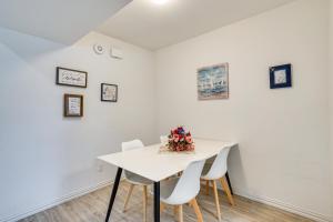 Unwind Fireside Condo 2 Mi to White Rock Lake!