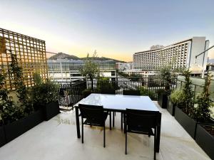 Athena Blue Lux Apartments 2BR 2BA with City Skyline View, near Kolonaki