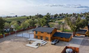 Cedar House - Pickleball, Saltwater Pool, Sauna