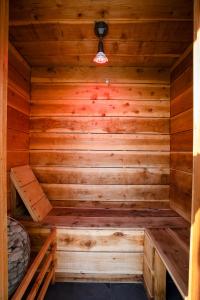 Cedar House - Pickleball, Saltwater Pool, Sauna