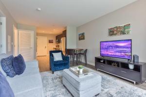 Luxury Apt in Seaport with Gym