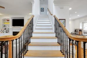 Porch Swing Amazing Deck & Spacious Yard