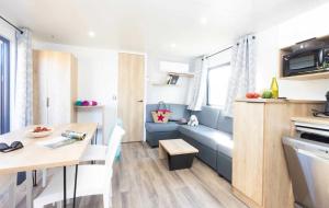 Campings Camping 4 etoiles - Piscine - eeicab : photos des chambres