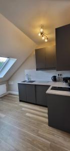 Sands House - luxury modern studios with secure parking in Epsom, Surrey