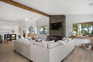 Sea La Vie Monthly-Spring Special Mar thru May