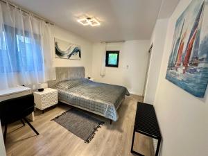 Modern apartment with jacuzzi "Sunny Home"