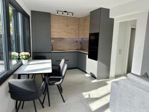 Modern apartment with jacuzzi