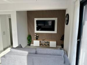 Modern apartment with jacuzzi