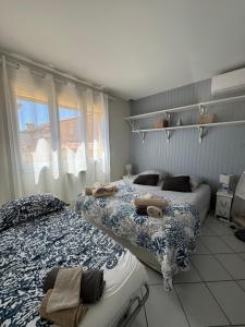 Appartements Front de mer 100m2 Vue magnifique, balcon, jardin, garage : photos des chambres