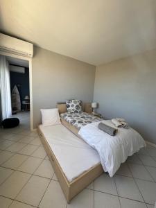 Appartements Front de mer 100m2 Vue magnifique, balcon, jardin, garage : photos des chambres