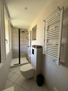 Appartements Front de mer 100m2 Vue magnifique, balcon, jardin, garage : photos des chambres