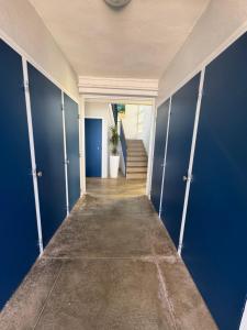 Appartements Front de mer 100m2 Vue magnifique, balcon, jardin, garage : photos des chambres