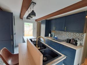 Maisons de vacances Belle Maison Honfleuraise 10-14 pers piscine : photos des chambres
