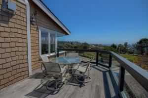 Awesome House, Awesome Views