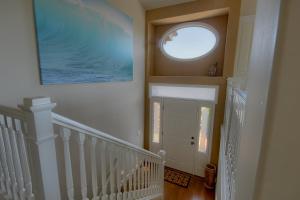 Awesome House, Awesome Views