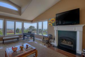 Awesome House, Awesome Views