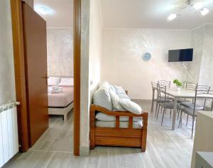 CAMI MARE BLU Apartment - Steps from the Sea 50mt & Train and Bus Station
