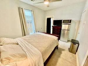 EADO Essentials Suite with Fridge, Microwave, WiFi and AC