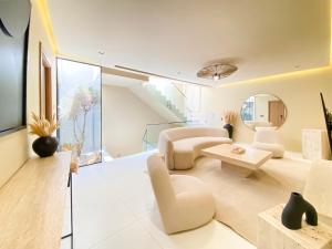 Triplex de luxe Santorini piscine privée chauffée 3 chambres