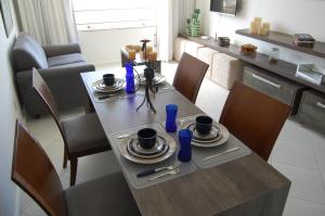 Apartamento decorado com vista para o mar