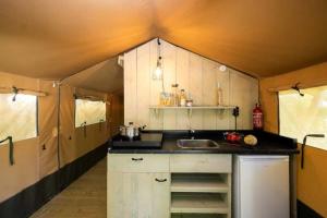 Campings Camping 3 etoiles - Piscine - ccbb0if : photos des chambres