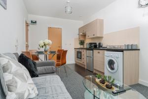 Trafford Stays - Work & Leisure