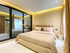 Triplex de luxe Santorini piscine privée chauffée 3 chambres