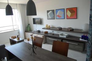 Apartamento decorado com vista para o mar