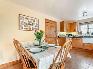 3 Bed in Lower Rochford 94240