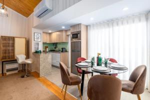 City Center Comfort Apartment by Vacationy