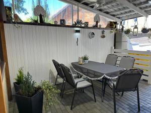 Christels Ferienwohnung 2 in Thale mit überdachter Terrasse, Küche mit TV & Geschirrspüler