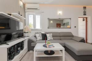 Apartment Split with parking