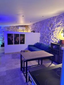 Jolie maison avec vue sur piscine