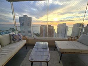 HOM I A estrenar en Renaca con vista al mar 3D2B