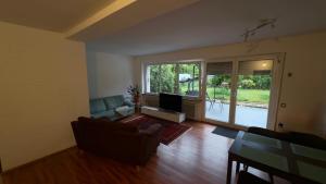 Cozy Garden Apartment near Train Station & Nature