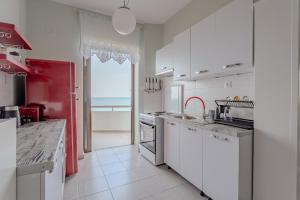Eclectic Vintage Apartment- Sea View Perfection, Hersonissos, Crete