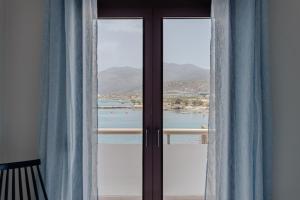 Eclectic Vintage Apartment- Sea View Perfection, Hersonissos, Crete