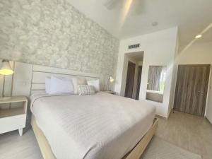 Luxury Apt with Pool Golf View in Hard Rock Golf