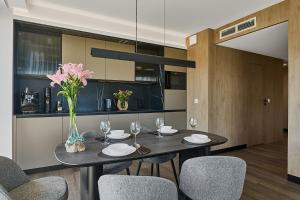 Golden Hour Apartments- Loft H 418