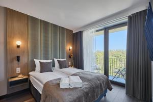 Golden Hour Apartments- Loft 418
