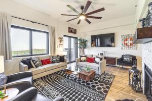3 Mi to Sugar Mtn Ski Resort Retreat with Pool!