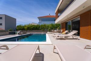 Villa San Pietro A Luxurious Seaside Retreat in Kaštel Štafilić