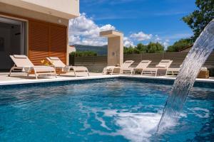 Villa San Pietro A Luxurious Seaside Retreat in Kaštel Štafilić