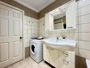 Spacious & Cozy Apartment, with big yard, in Kos