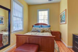 Entire 2BD, Near Forsyth Park