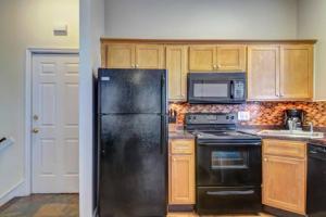 Entire 2BD, Near Forsyth Park