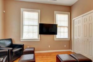 Entire 2BD, Near Forsyth Park