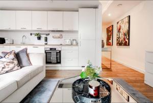 High Rise 3 Bed Lux Paddington Apartment For 6